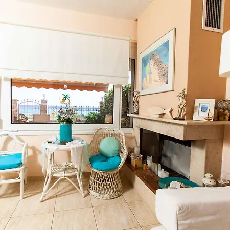 Semesterbostad F & B Summer Collection - Mouries - Seafront Paralia Dionysiou